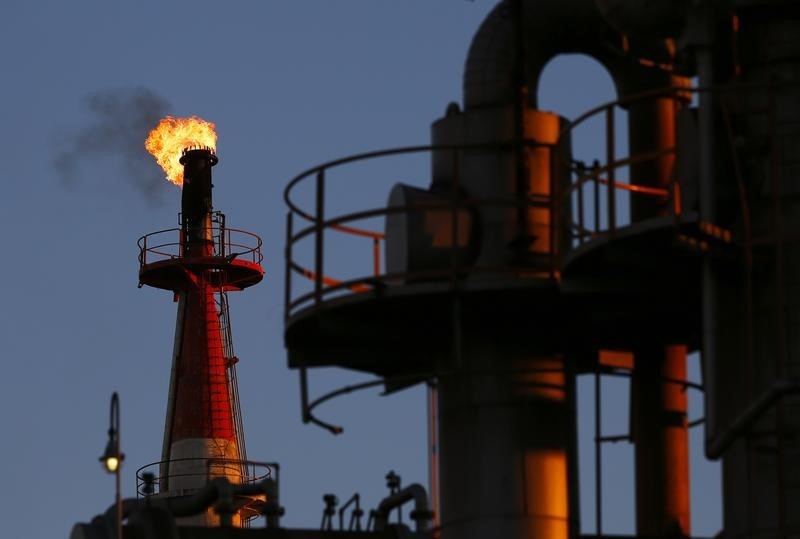 Oil prices retreat after U.S. growth data; auto tariffs in focus