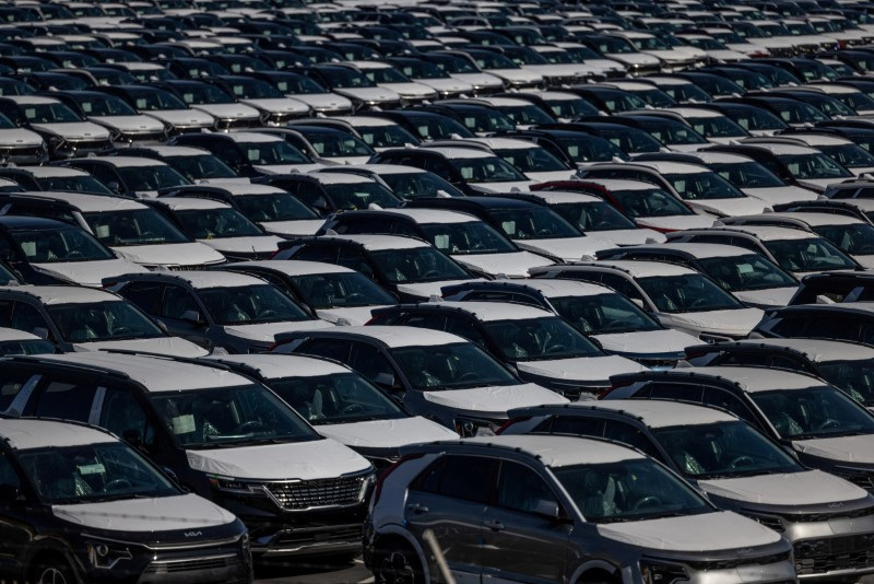 US first-quarter auto sales get a lift from looming Trump tariffs