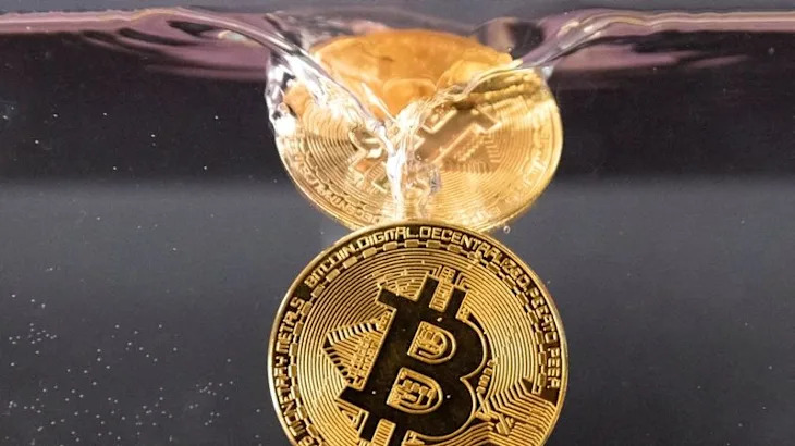 Bitcoin falls amid tariff rout
