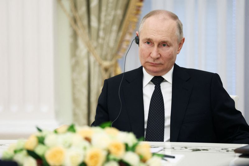 Putin and Qatar’s emir to discuss Ukraine and energy