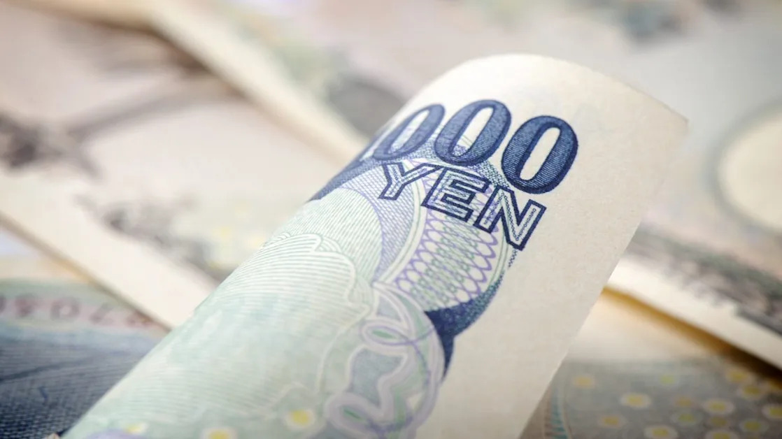 Bitcoin Pops Above $88K Amid Yen Strength; ETH, ADA, XRP See Declines