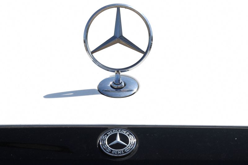 Mercedes pulls earnings guidance amid Trump tariff uncertainty