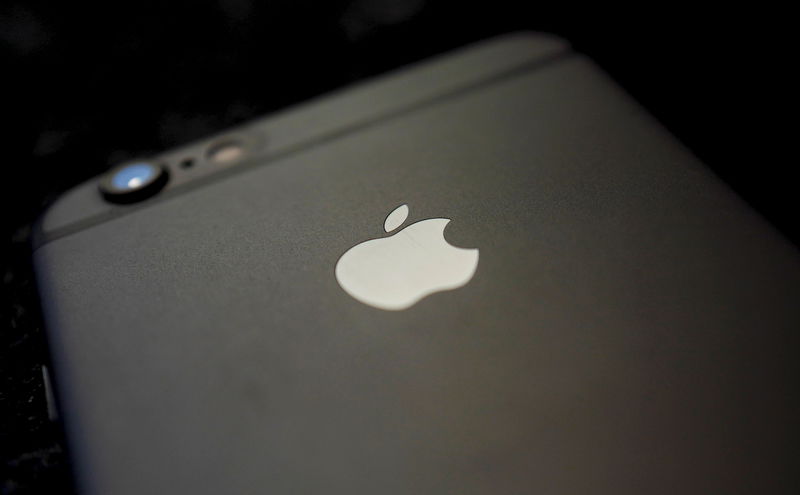 Apple’s long-term positioning under scrutiny in earnings report, says Munster