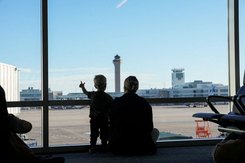 Denver air traffic briefly lost communications on Monday, FAA says