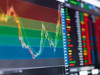 DOGE, XRP, SOL Show Price Bottoming as Bitcoin Traders Remain Optimistic