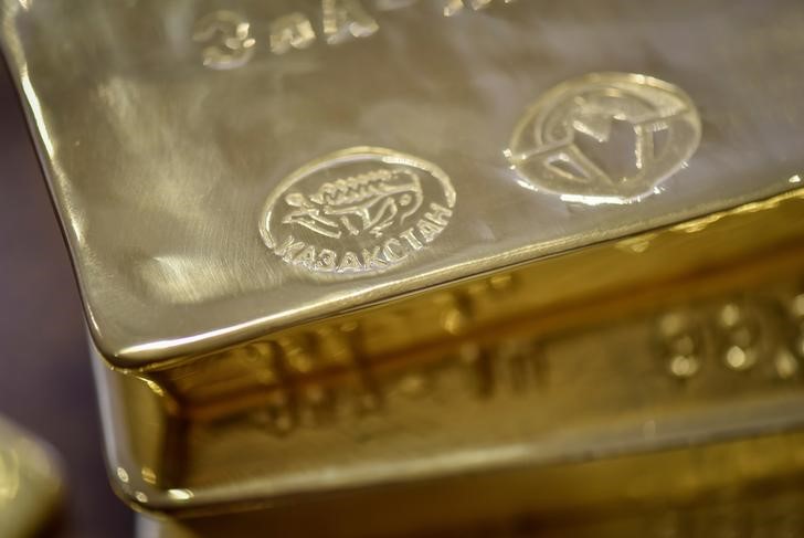 Gold prices steady after advancing on soft US jobs data, trade uncertainty