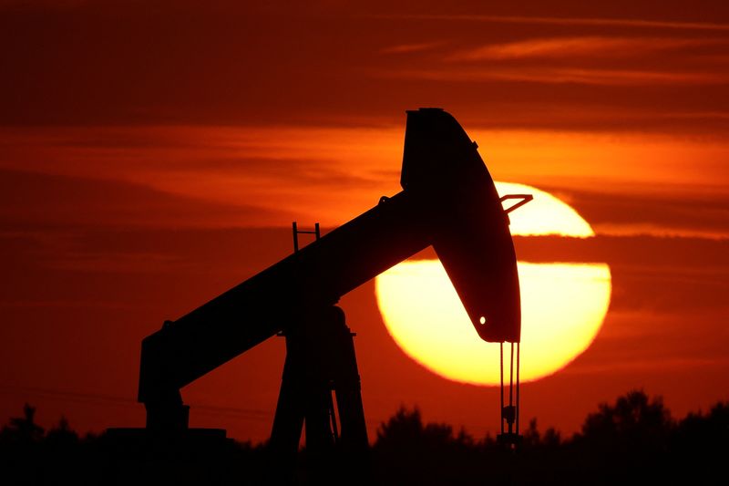 Oil slips on US stockpile build, Saudi Arabia price cuts