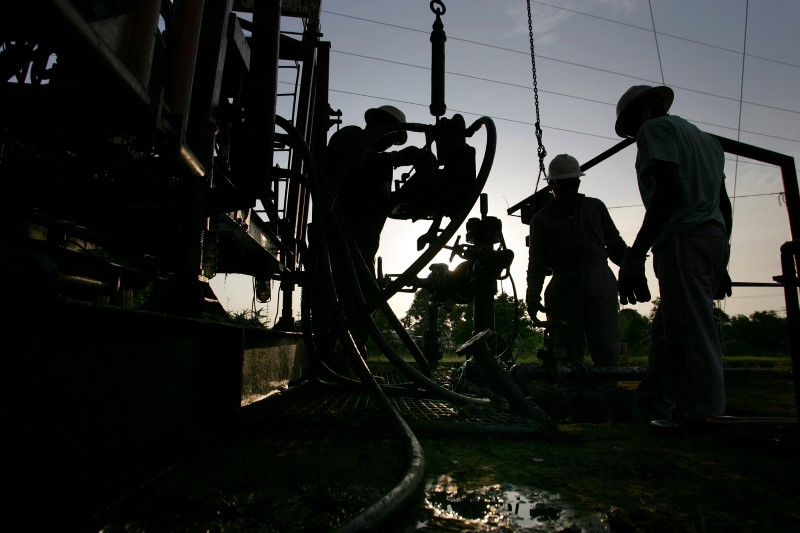 Iran oil sellers deepen discounts to China