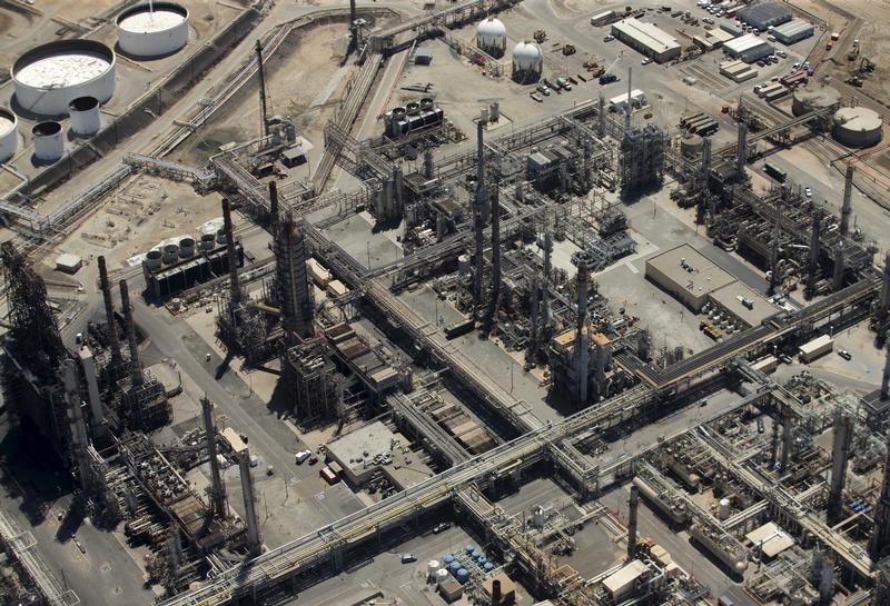 Crude oil falls after report of US-Iran nuclear talks next week
