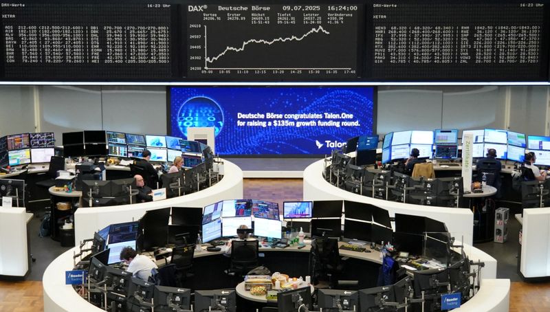 European shares rise as investors focus on US-EU trade talks